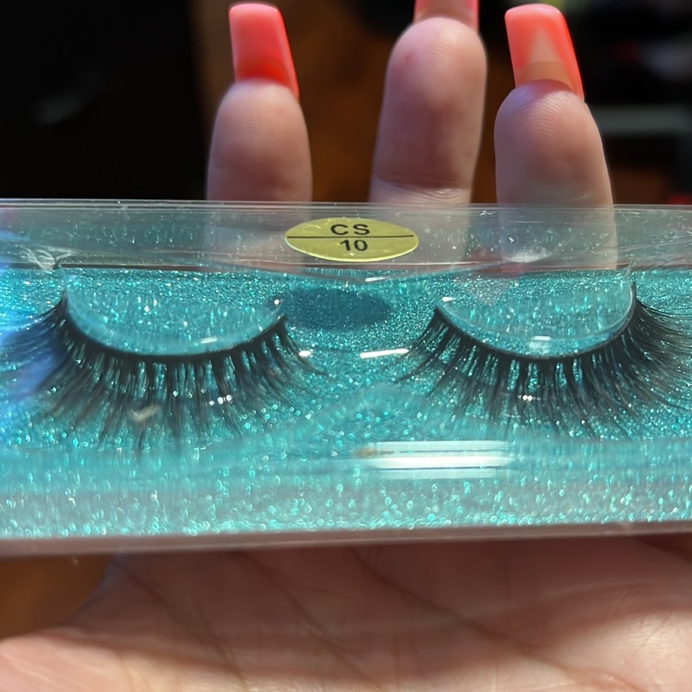 Eyelashes - Picture 3 of 3